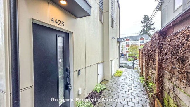 Building Photo - 4425 Meridian Ave N