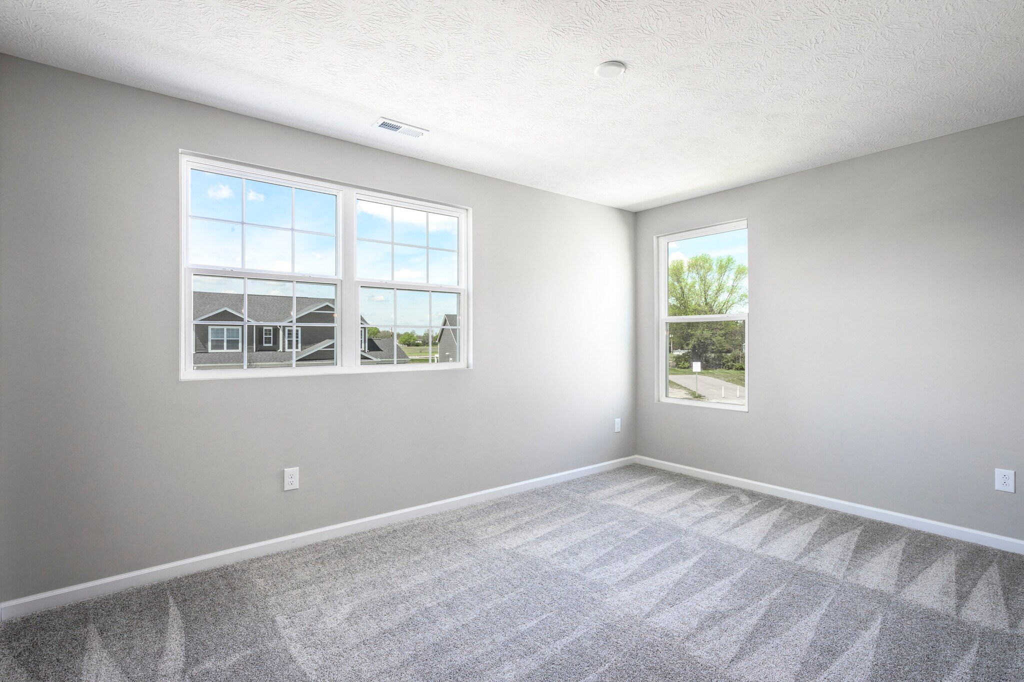 Building Photo - 1573 Crest Dr