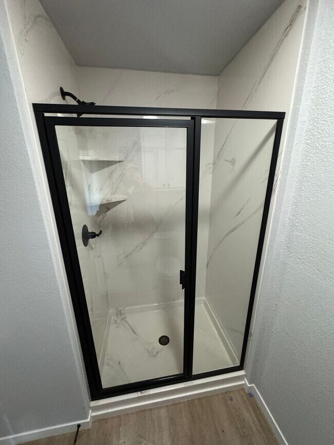 Building Photo - Newly Remodeled 2-Bedroom Duplex in Broken Arrow – Lawncare Included!