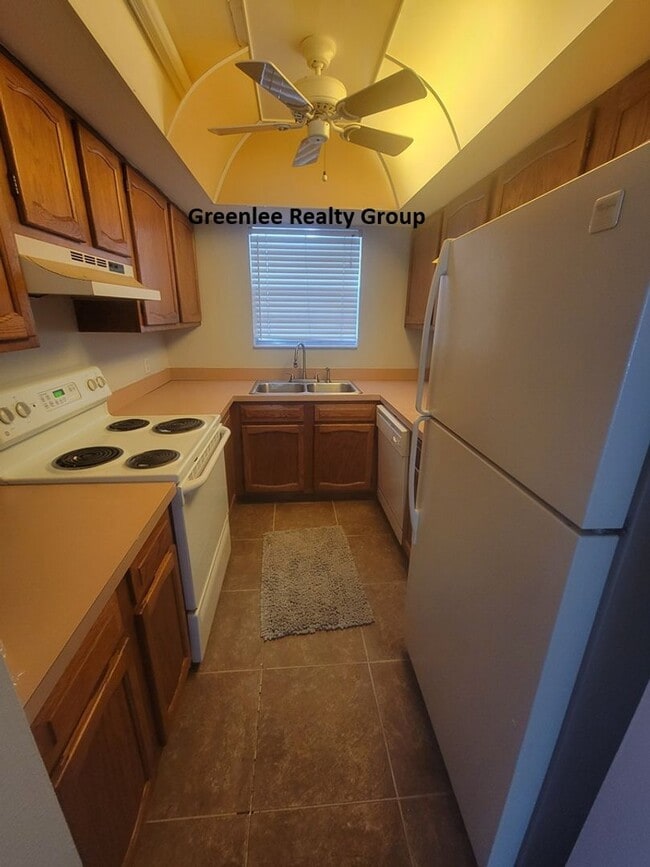 Building Photo - 2 Bed/2 Bath Condo in 55+ Community – Pool...