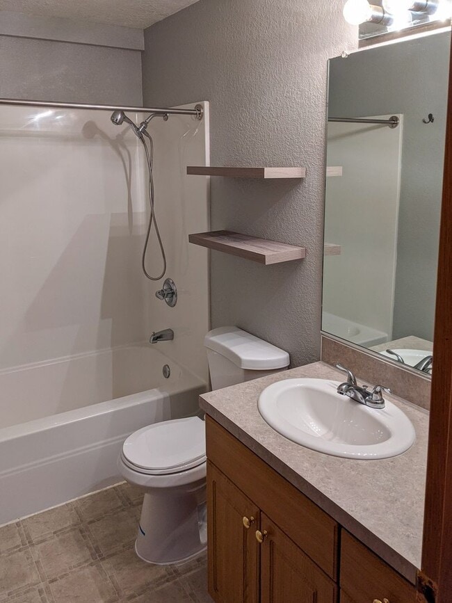 Building Photo - 4528-4532 Poinsettia St NE