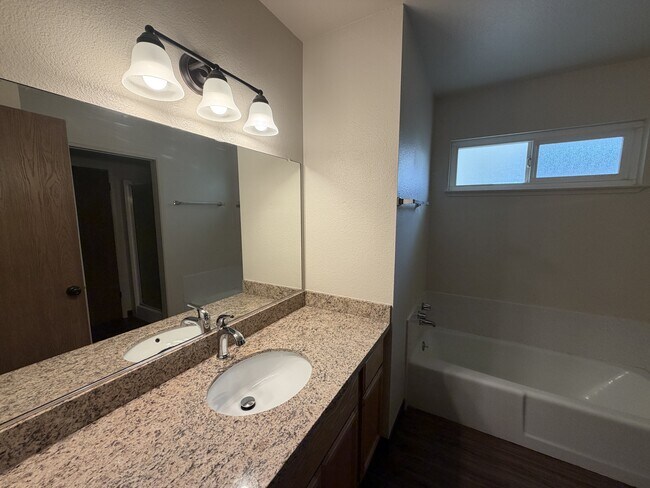 Building Photo - 1401 E Rumble Rd