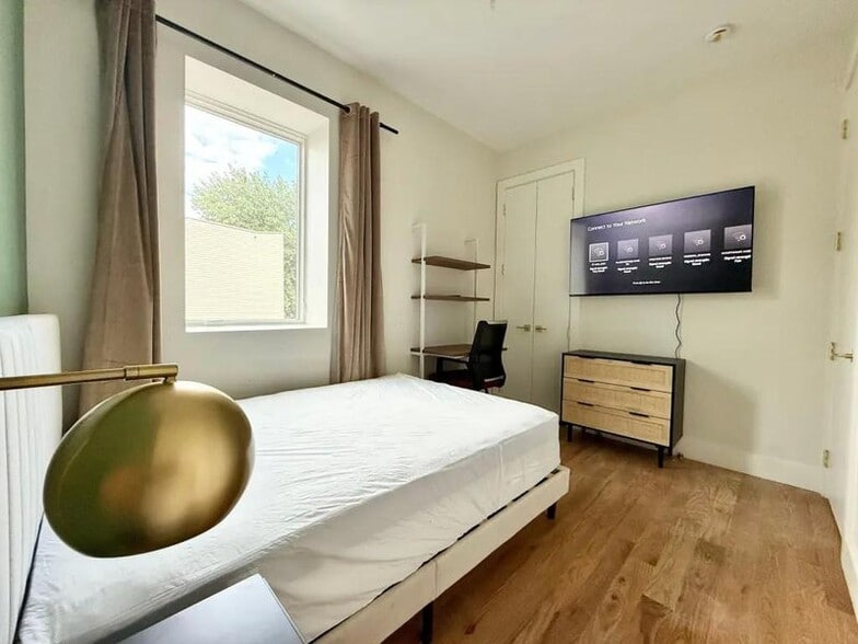 Primary Photo - Furnished room/NOT APARTMENT