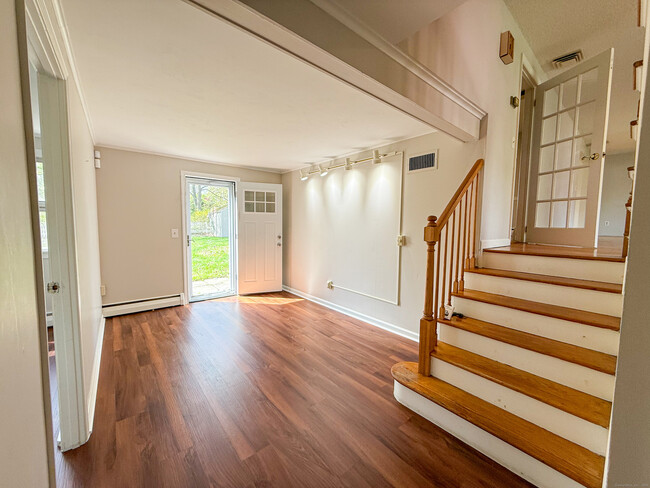 Building Photo - 115 Fuller Dr