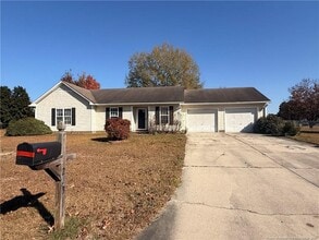 Building Photo - 203 Cypress Dr