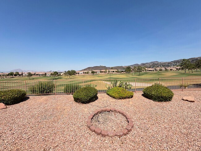 Building Photo - Remodeled 2BD/2BA with Golf & Mountain Vie...