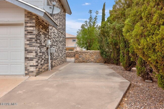 Building Photo - 4237 Loma Rosada Dr