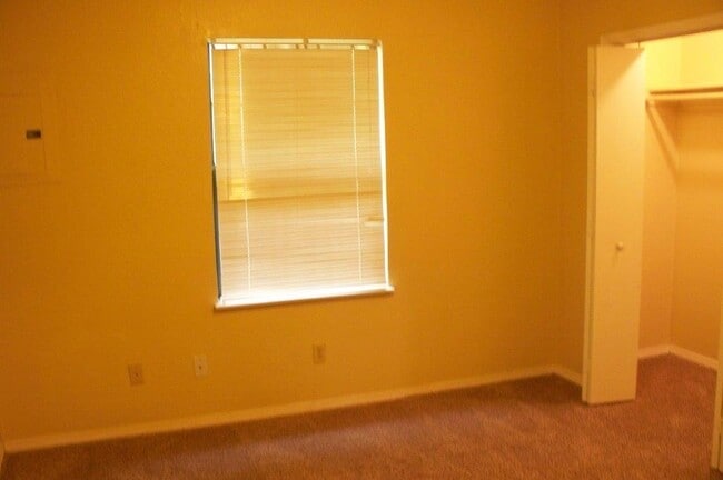 Building Photo - 827 Russell Cir