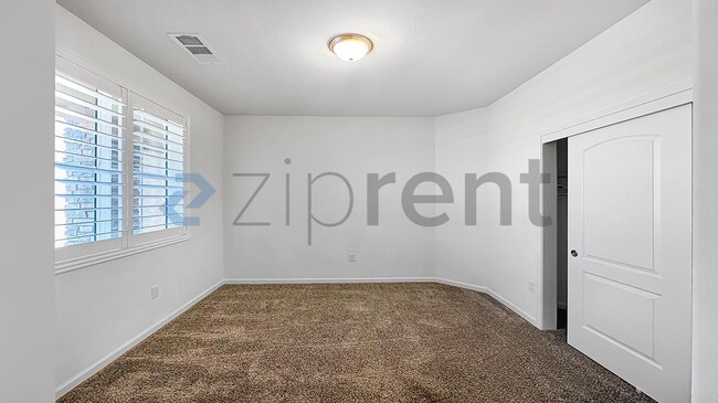 Building Photo - Unit