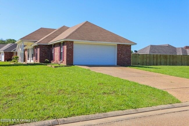 Building Photo - 1123 Bullrun Dr