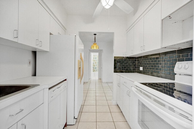 Building Photo - 326 Madison St