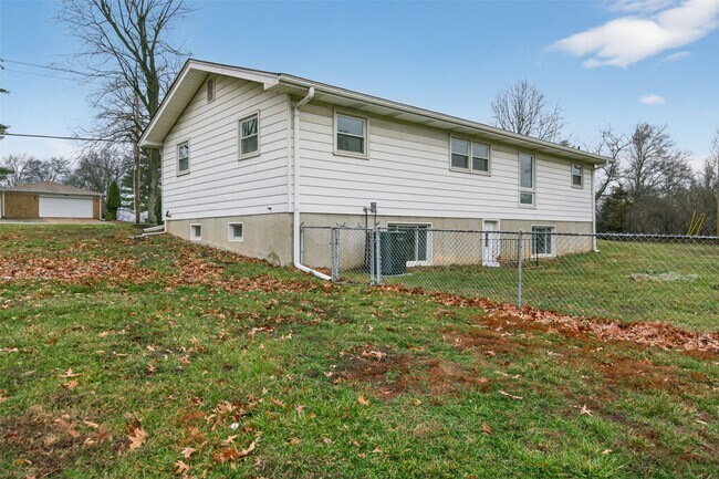 Building Photo - 67 Strecker Rd