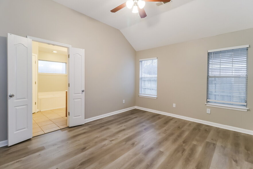 Building Photo - 9782 Pigeon Roost Park Cir