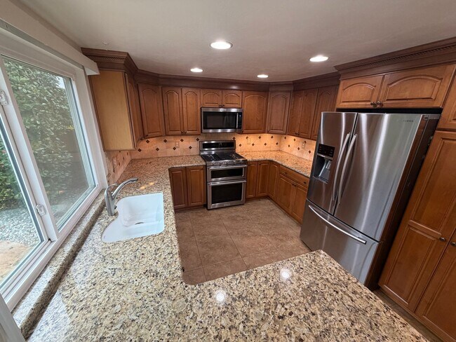 Building Photo - 4 Bedroom | 3 Bathroom | Home in Roseville