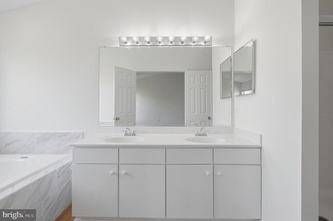 Building Photo - 14666 Seasons Dr