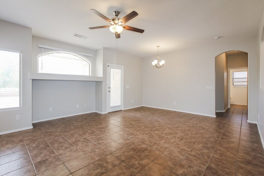 Building Photo - 8413 W Sonora St