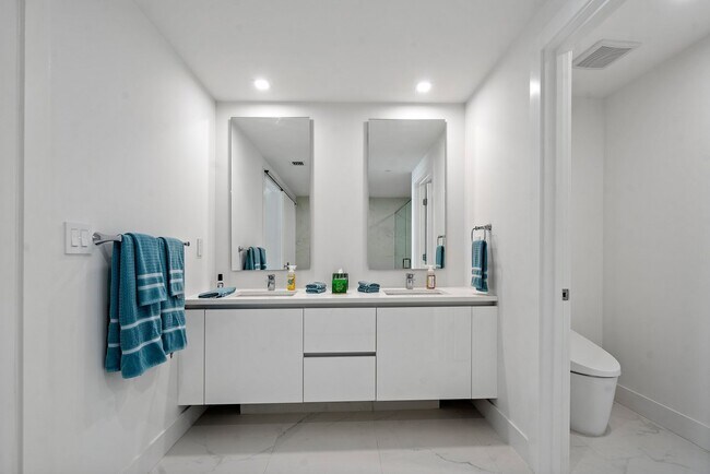 Building Photo - 730 N Ocean Blvd