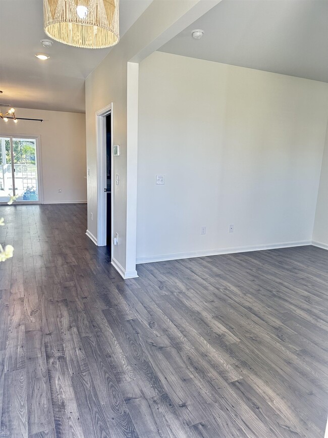 Building Photo - 340 Emery Oak Dr