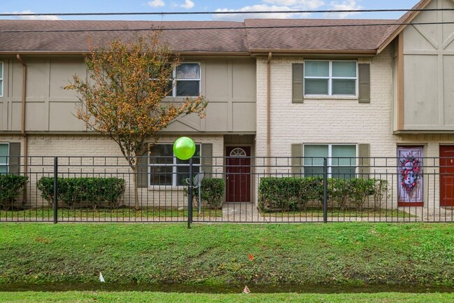 Building Photo - 1701 Upland Dr