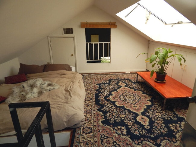 Loft/guest bedroom - 2040 Whitley Ave