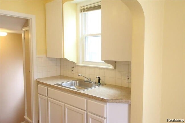 Building Photo - 25369 Ivanhoe Ave