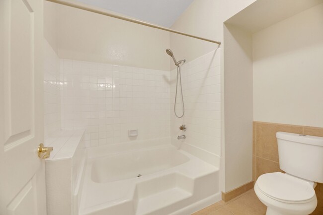Building Photo - Downstairs 2 bedroom condo in Green Valley
