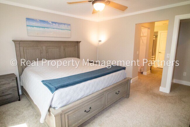 Building Photo - Fully Furnished 3BR/2BA Condo – Near River...