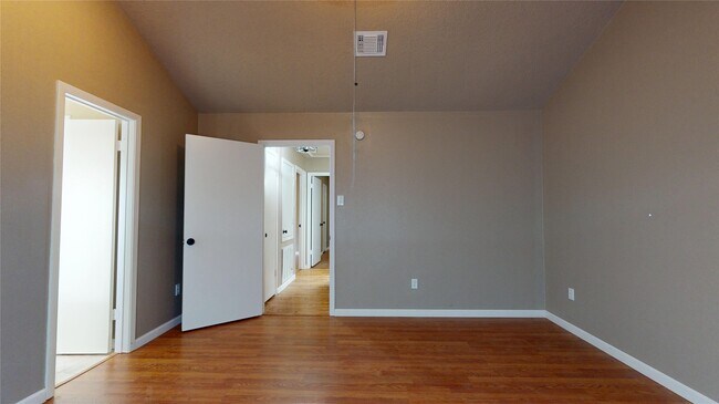 Building Photo - 1022 Manorglen Dr