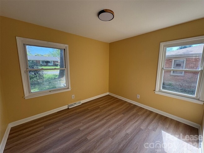 Building Photo - 800 Carrington Dr
