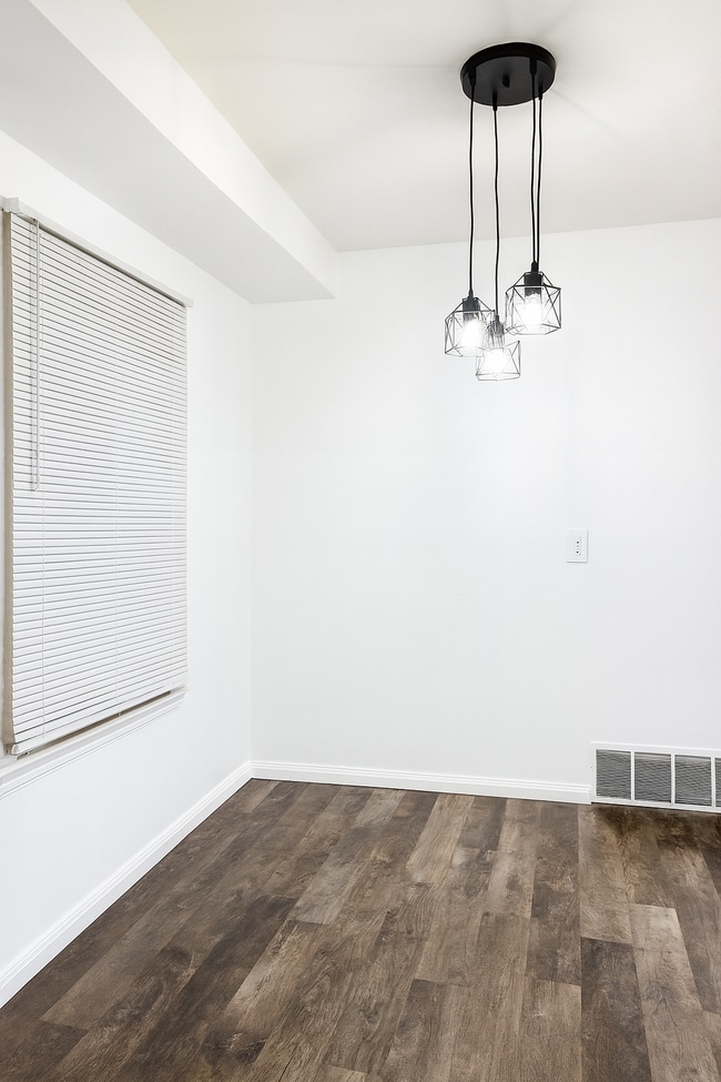 Building Photo - 20110 Northlawn St