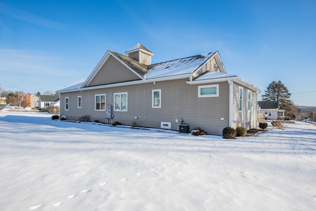 Building Photo - 137 Knowles Ave