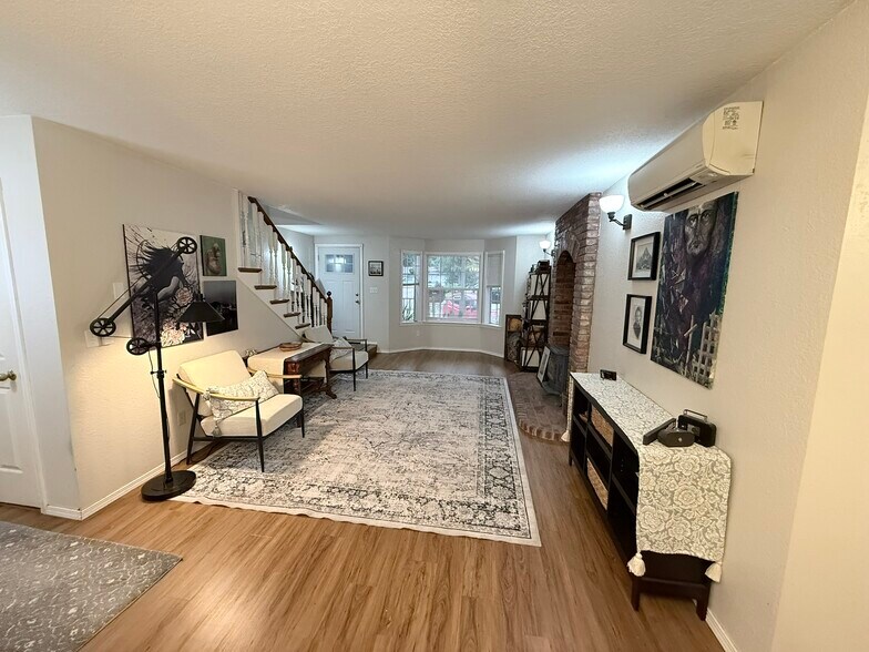 Building Photo - 3221 Mayfair Dr SW