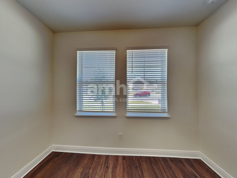 Building Photo - 935 Heavenly Dr