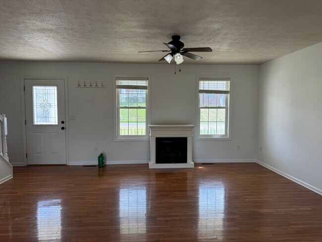 Building Photo - 2 story home with 1 car garage and fenced yard