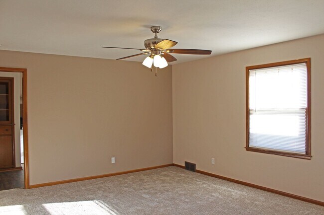 Building Photo - 2-Bedroom, 1-Bath House for Rent