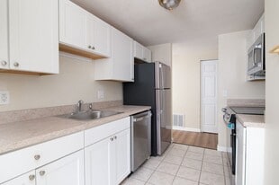 Building Photo - 150 Elm St