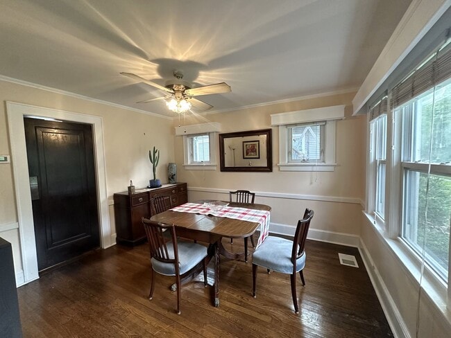 Building Photo - 5 bedrooms, 2.5 bathrooms