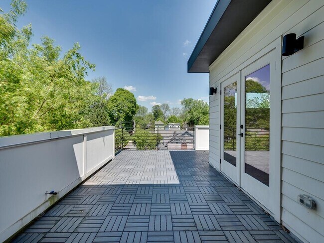 Building Photo - 520 Wabash Ave NE