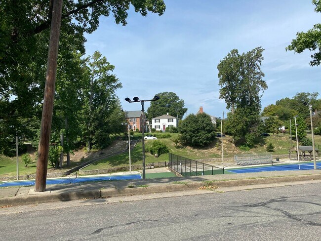 Building Photo - Charming 3bdrm/1.5bth Home Conveniently Located in Richmond's North Highland Park Subdivision w/P...