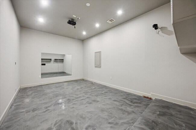 Building Photo - 5826 Santa Fe Springs Dr