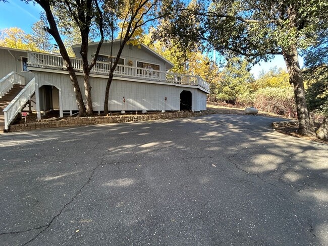 Building Photo - Welcome to Crystal Falls