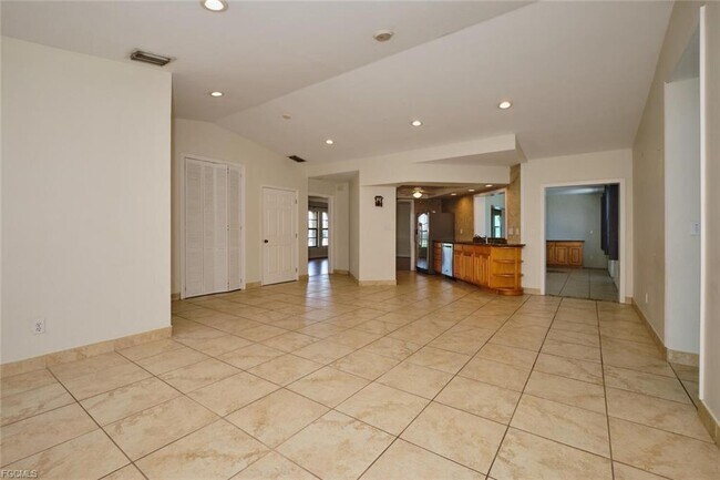 Building Photo - 2614 SE 12th Pl