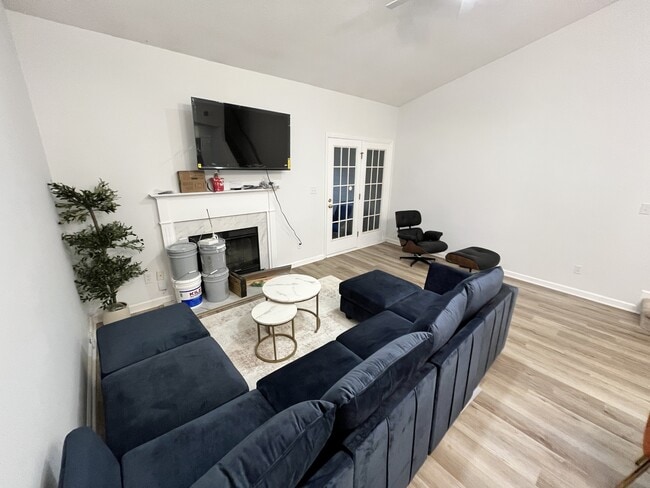 Building Photo - 77 Forest Oaks Dr