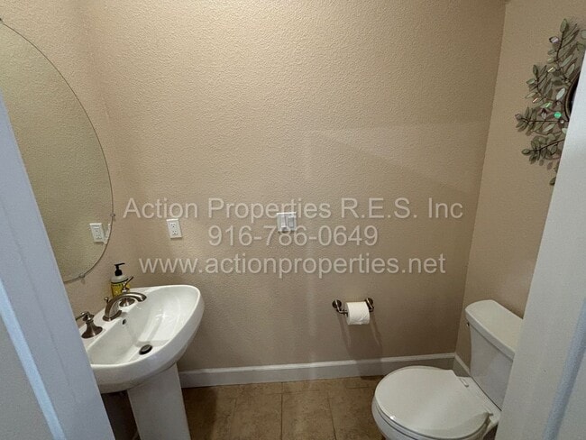 Building Photo - Gated Penryn Patio 2 Story Home, 3 Bedroom...