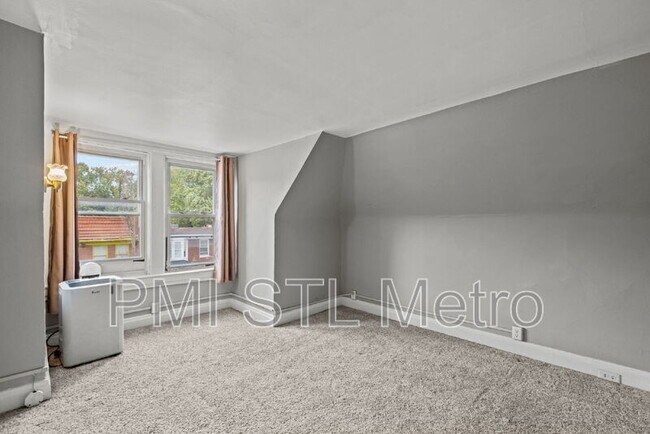 Building Photo - 4036 Flad Ave
