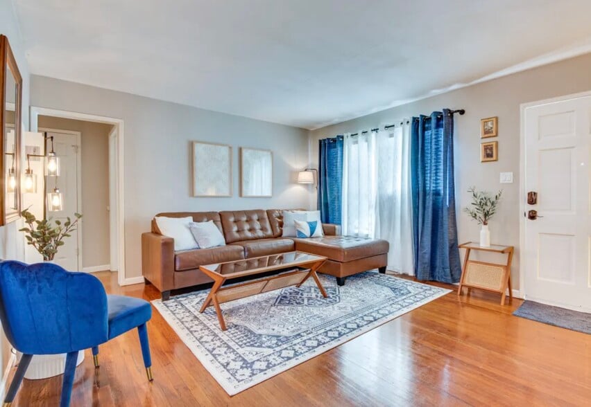 Building Photo - 504 N Rosemary Ln