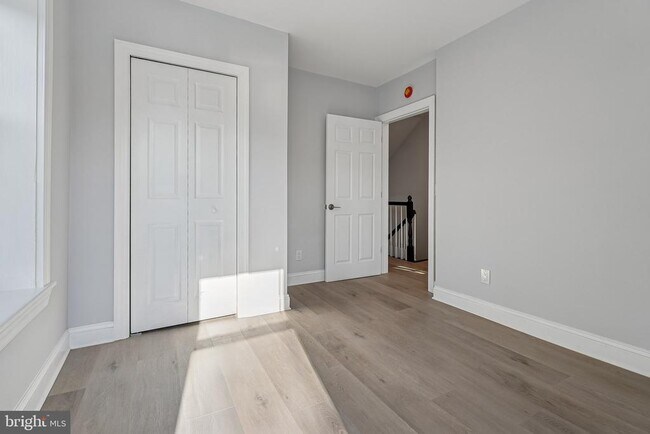 Building Photo - 92 Leigh Ave