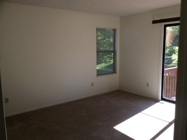 Building Photo - Beautiful Home in Brookdale Skyline Community!