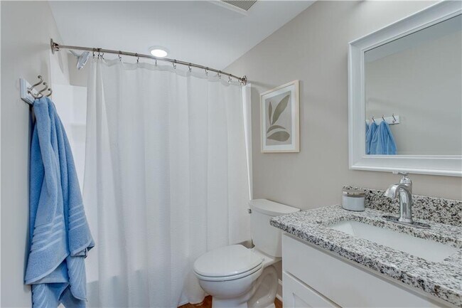 Building Photo - 710 Jesse Jewell Pkwy SE