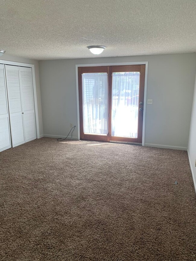 Building Photo - 4 BEDROOM, 1 BATHROOM, SINGLE FAMILY HOME, CONVENIENT DOWNTOWN LOCATION!